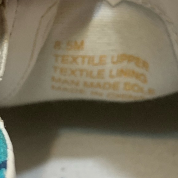 lilly pulitzer slip on sneakers - Picture 4 of 5